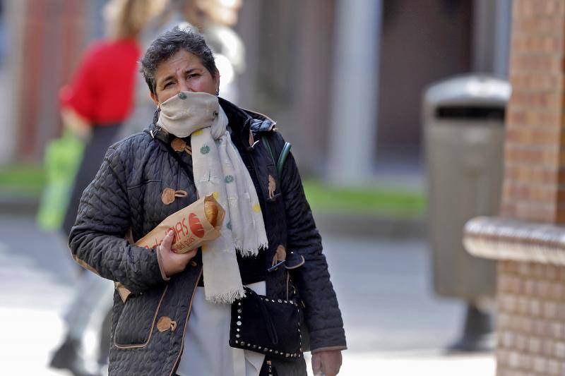 Fotos: Los tipos de mascarillas con los que los asturianos salen a la calle