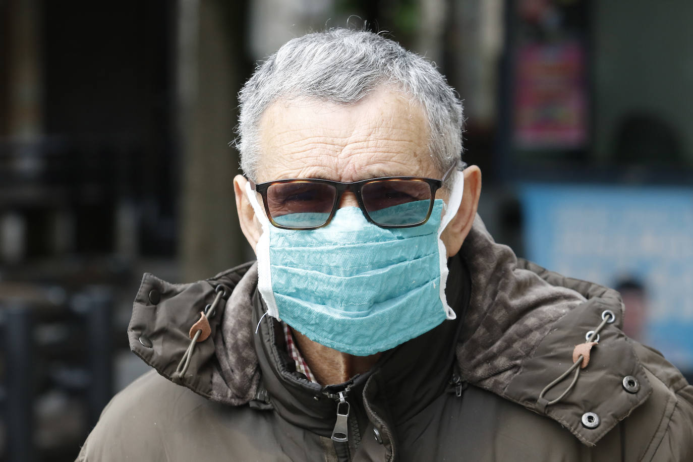 Fotos: Los tipos de mascarillas con los que los asturianos salen a la calle