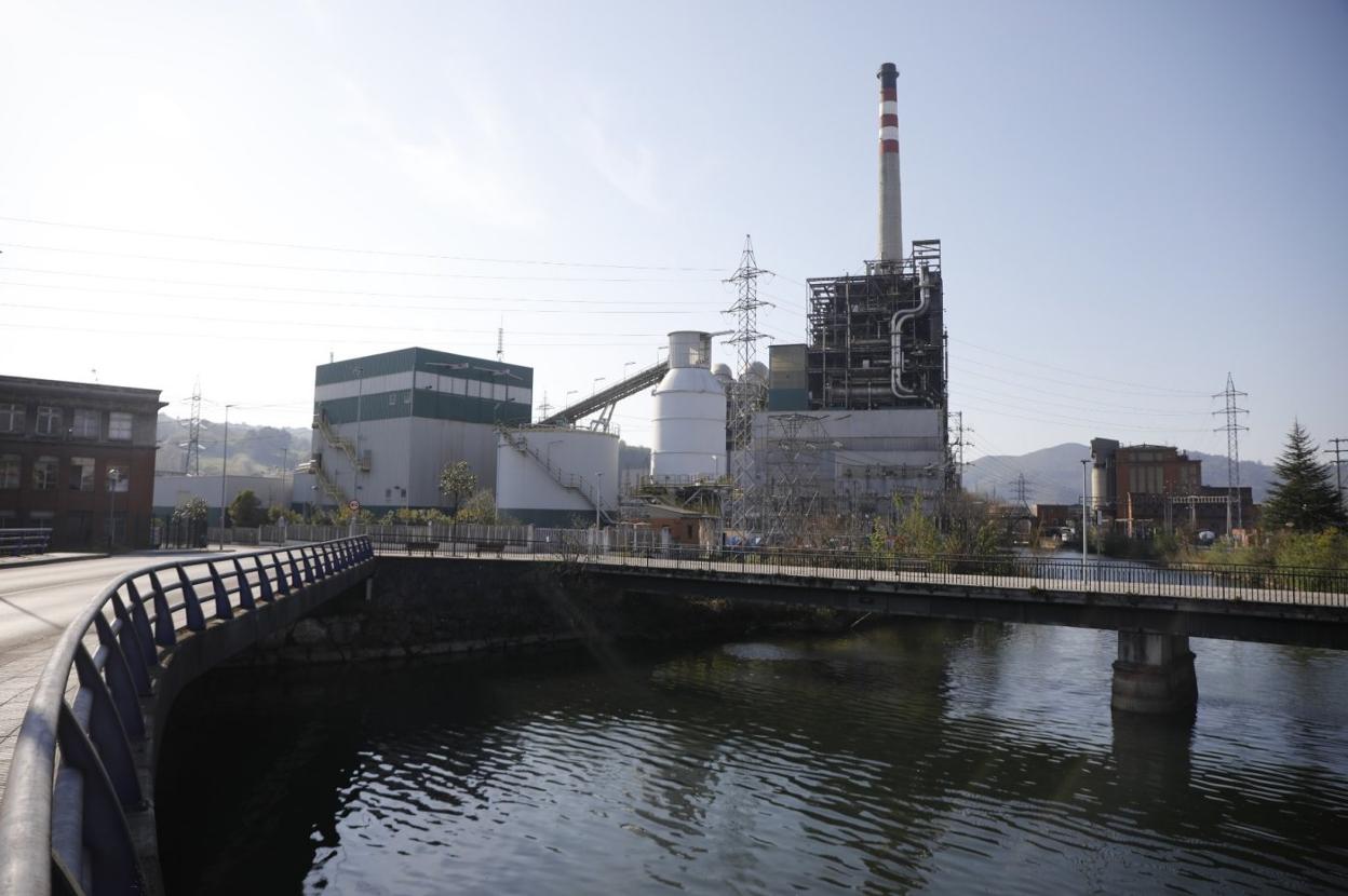 Central térmica de Lada, en proceso de cierre. 