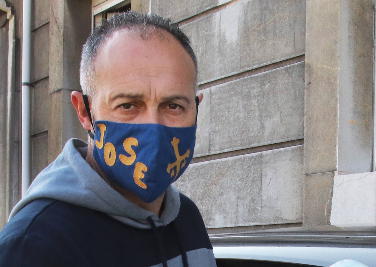 Fotos: Los tipos de mascarillas con los que los asturianos salen a la calle