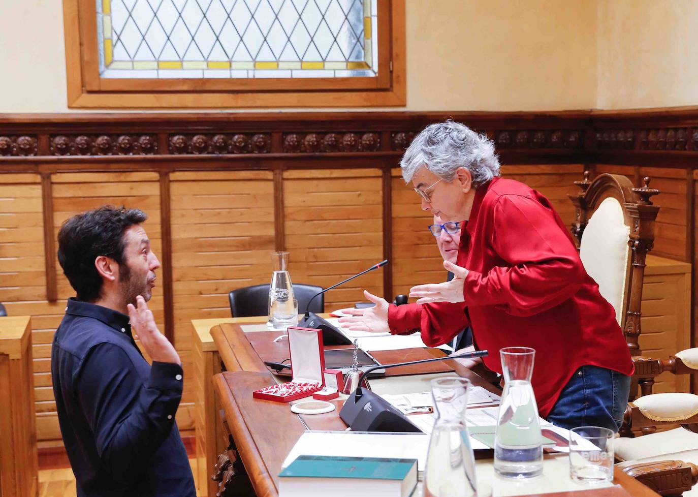 El Pleno apoya promover la Universidad Laboral como Patrimonio de la Humanidad. La declaración institucional del Ayuntamiento con motivo del Día de la Mujer sale adelante con la abstención de Vox.