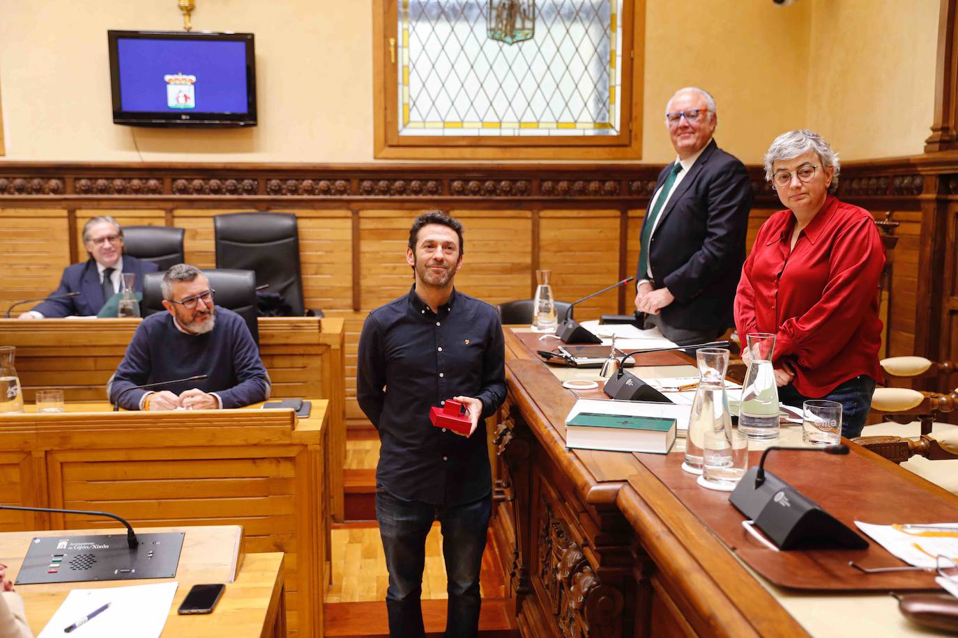 El Pleno apoya promover la Universidad Laboral como Patrimonio de la Humanidad. La declaración institucional del Ayuntamiento con motivo del Día de la Mujer sale adelante con la abstención de Vox.