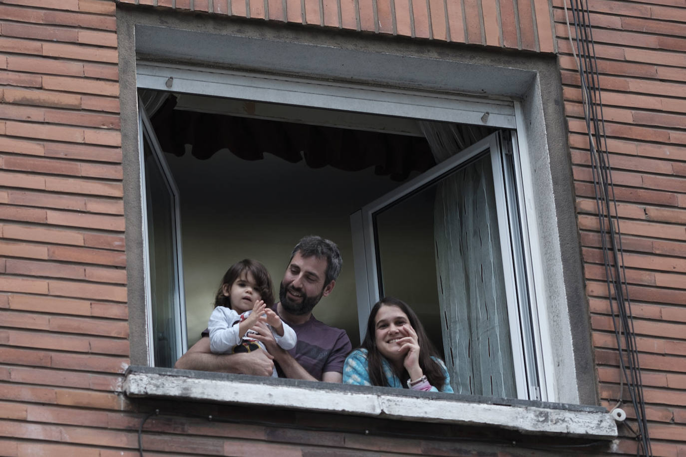 Oviedo y Gijón celebraron este viernes un multitudinario escanciado, en donde no solo hubo sidra. En esta 'fiesta' tampoco faltó la música y unos balcones engalanados para la ocasión.