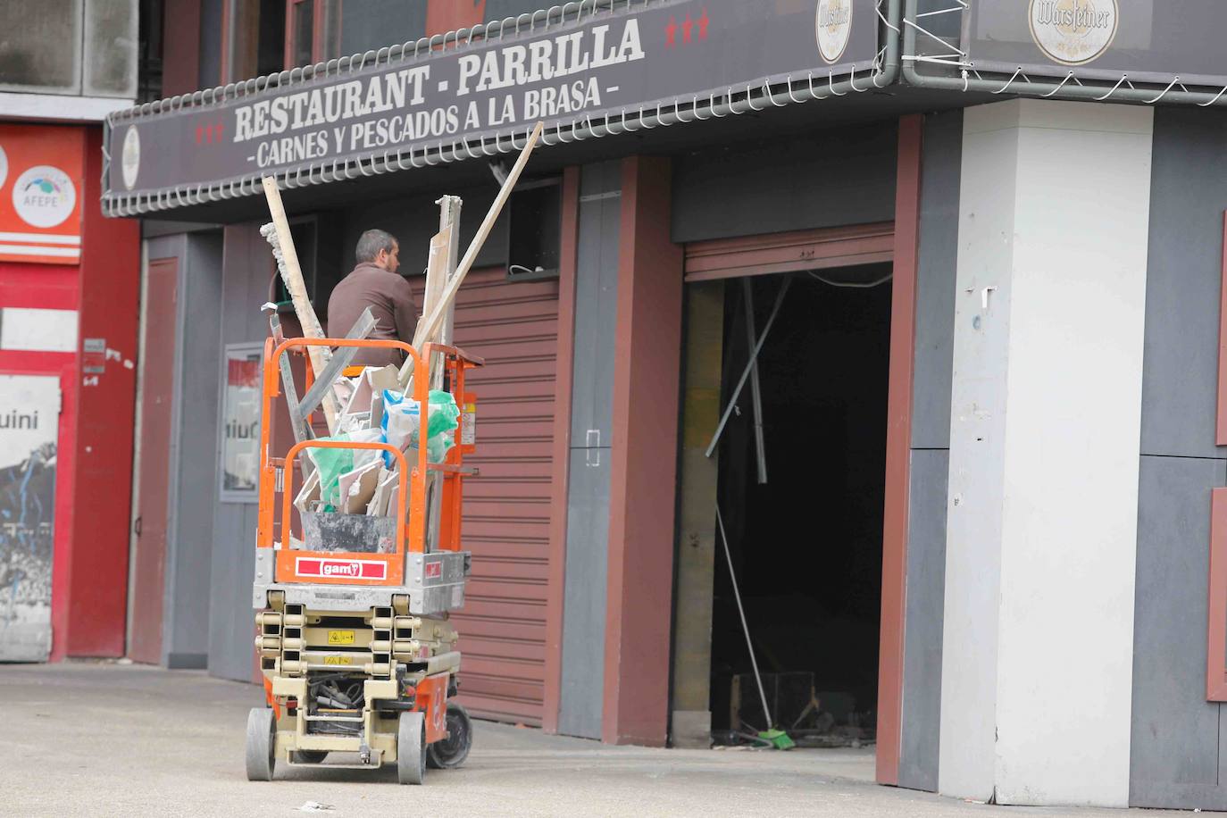Las región cumple con las normas de seguridad en las salidas ineludibles a la calle. Las mascarillas y los controles se convierten en la tónica habitual de la vida fuera de casa. 