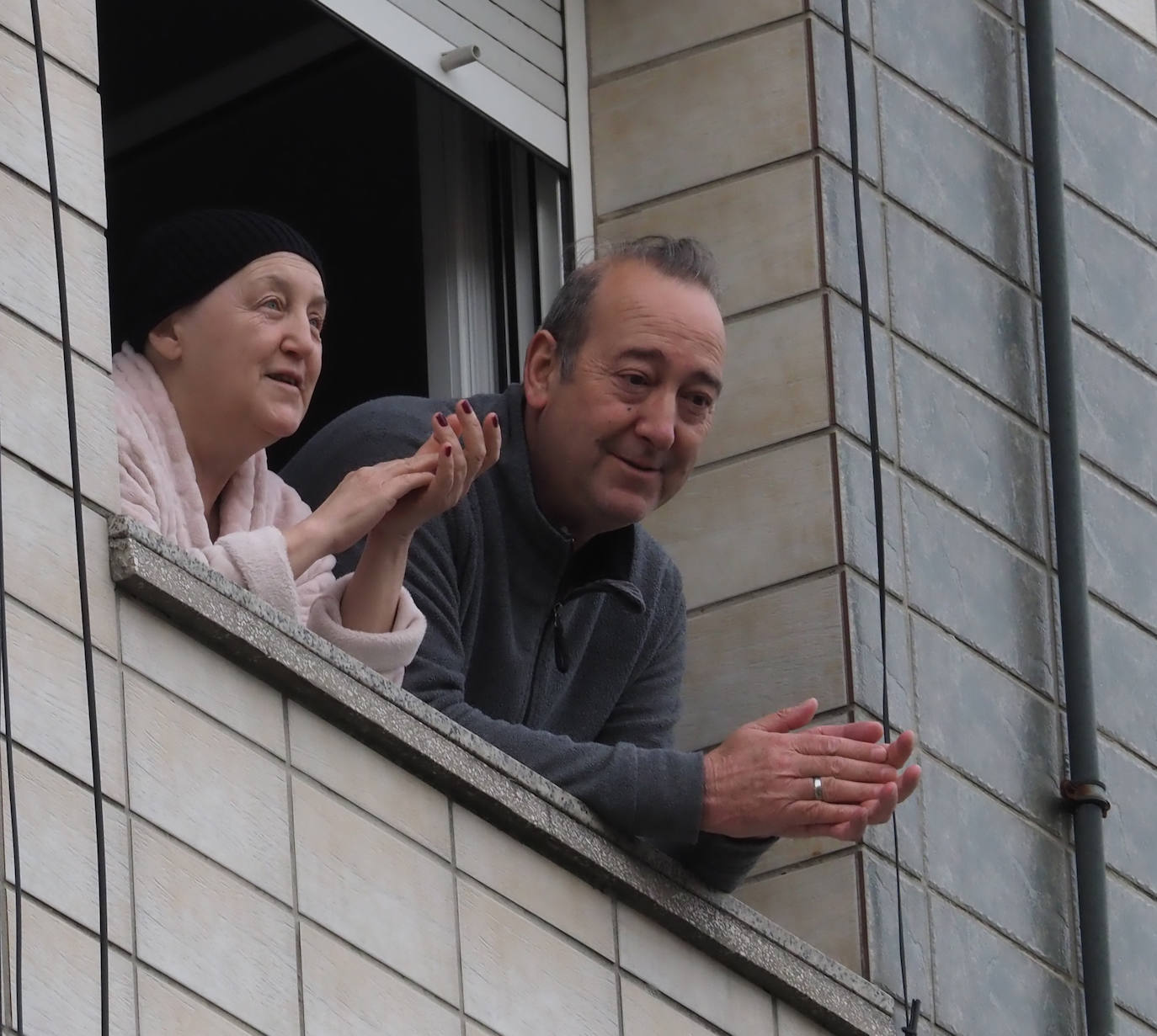 El barrio gijonés de El Coto se ha volcado para celebrar el cumpleaños de su vecina, Andrea, que vive en la calle Conde Toreno.