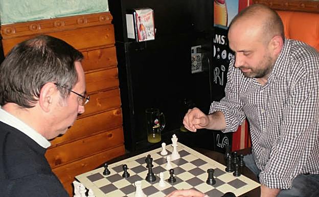 Jorge Martínez frente a Héctor López. 