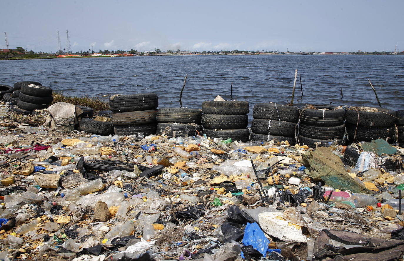 Basura en Costa de Marfil