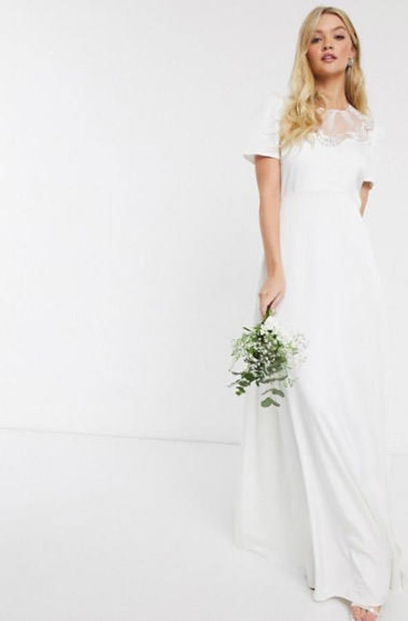 Vestido largo con detalle de encaje en blanco de Y.A.S Wedding (Asos), 115,99 euros.