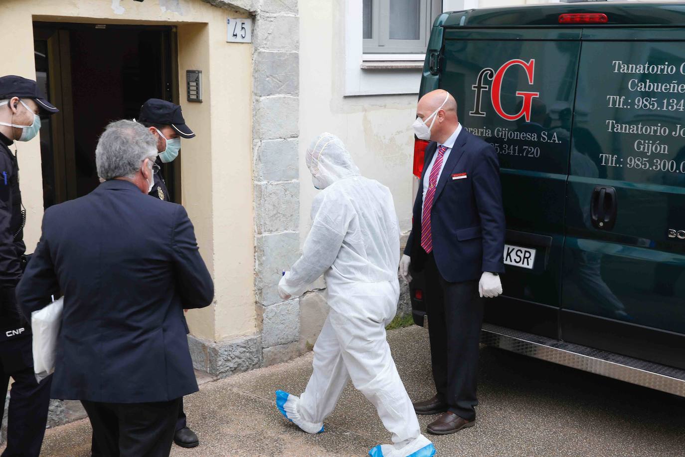 El fallecido,un varón de 70 años, residía en el barrio de Roces. Fue su pareja quien alertó a la Policía de que no sabía nada de él desde hacía un día.