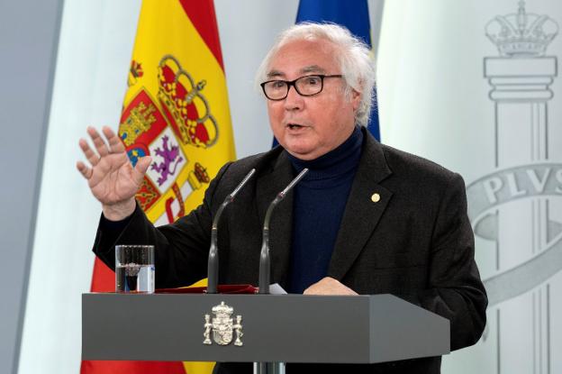 Manuel Castells, ministro de Universidades, durante su comparecencia de ayer. 