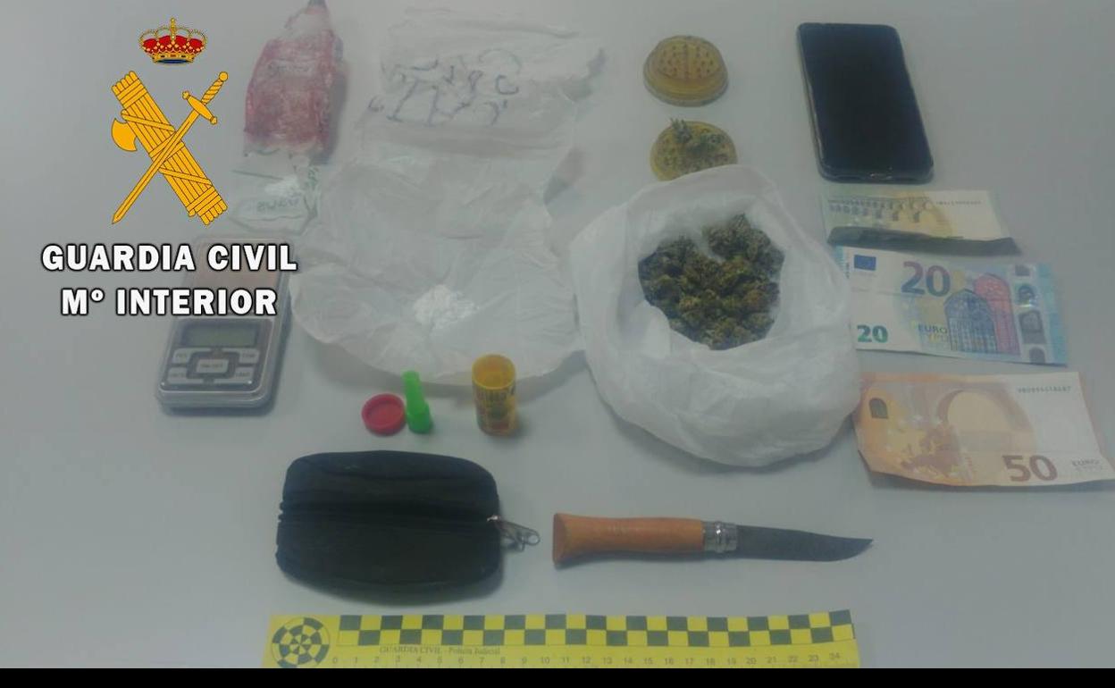 La Guardia Civil detiene en Moreda a un presunto traficante con once gramos de cocaína