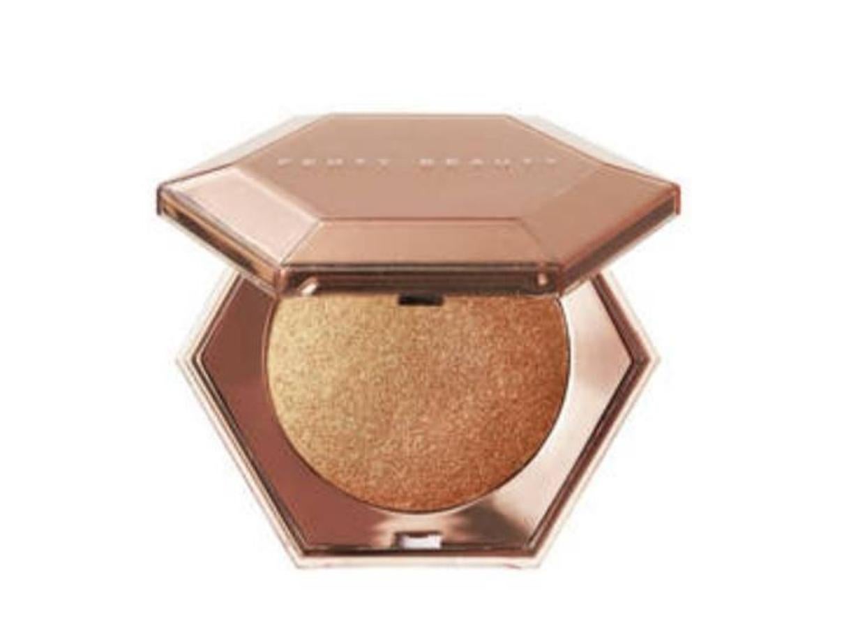 Iluminador con efecto diamante Diamond Bomb de Fenty Beauty, 38,55 euros.