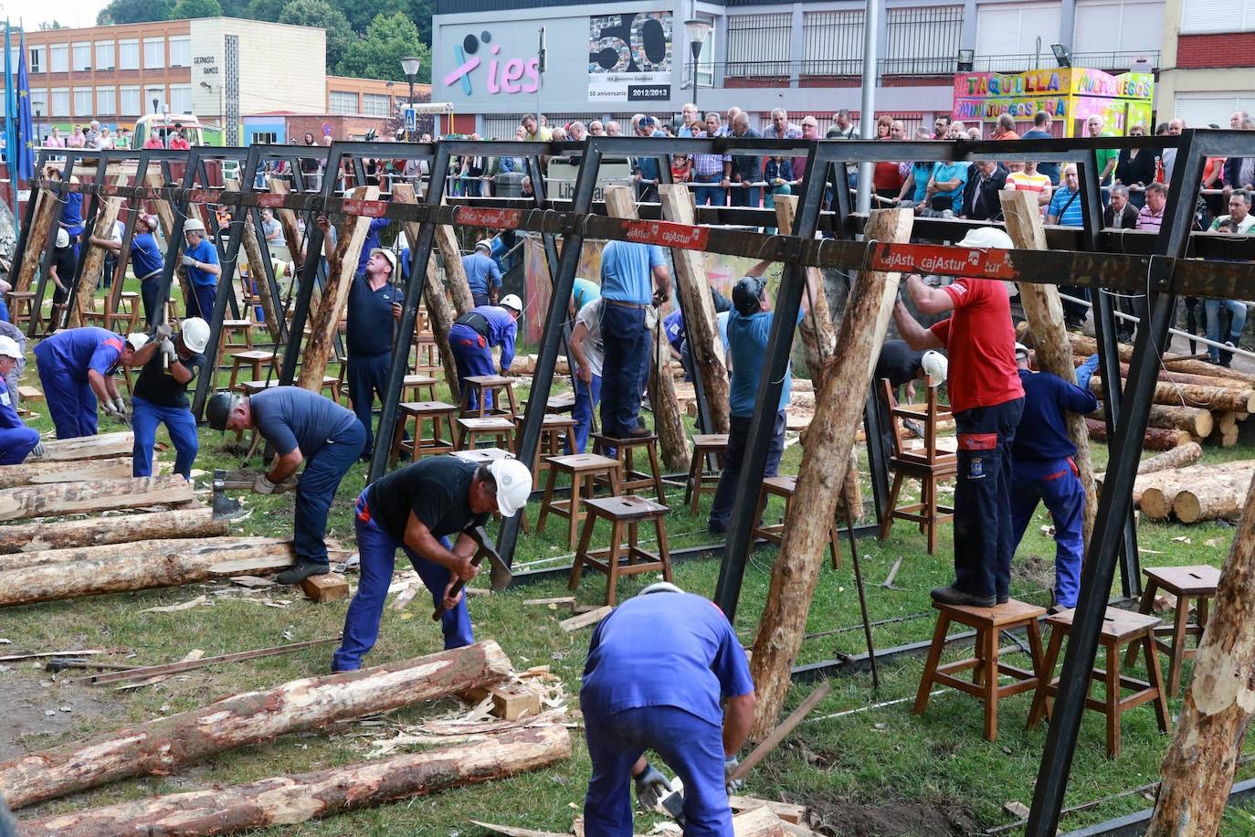 Concurso de entibadores en las fiestas de Santiago. 