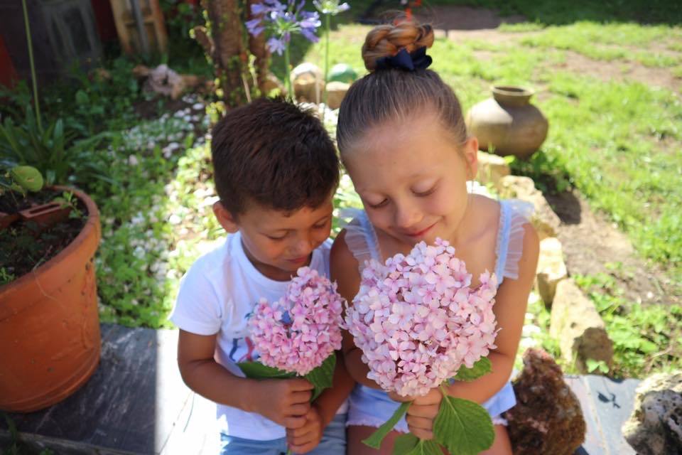 Te queremos muchísimo, mamá. Eres la mejor madre del mundo. Tus hijos: Sofía y Nini