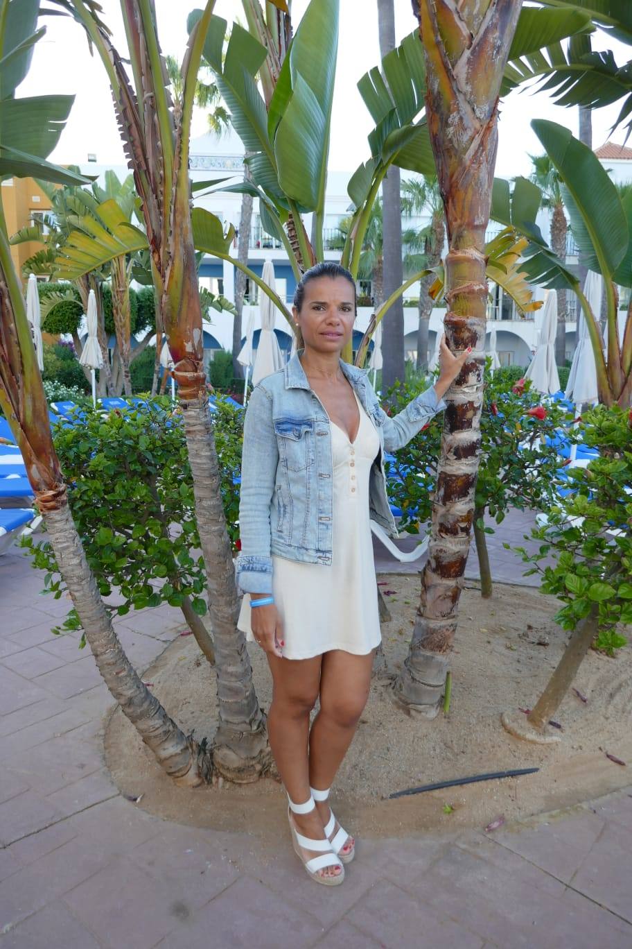 Agradecerte la educación y los valores que nos das y más en esta situación que vivimos, muchas gracias de tus hijas Lucía y Carla García