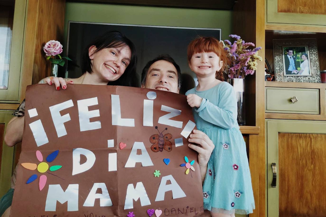 ¡Feliz días mamás y abuelas! Si lo hacéis bien como madres, como abuelas sois geniales. Estamos cerca aún estando en la distancia, ¡os queremos!