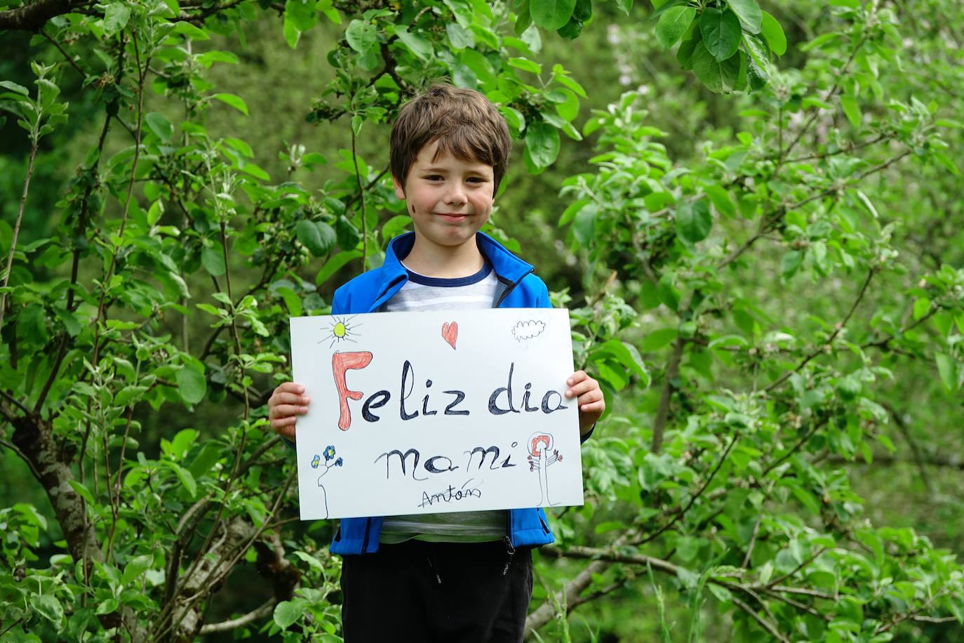 ¡Feliz día mami! Antón