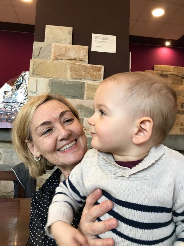 ¡Felicidades mamá! ¡Felicidades güelita! Tenemos muchas ganas de verte