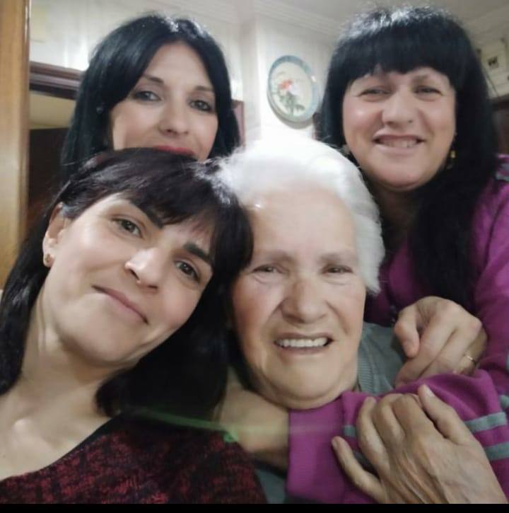 Felicidades mama Pili por el día de la madre, además cumple 80 años