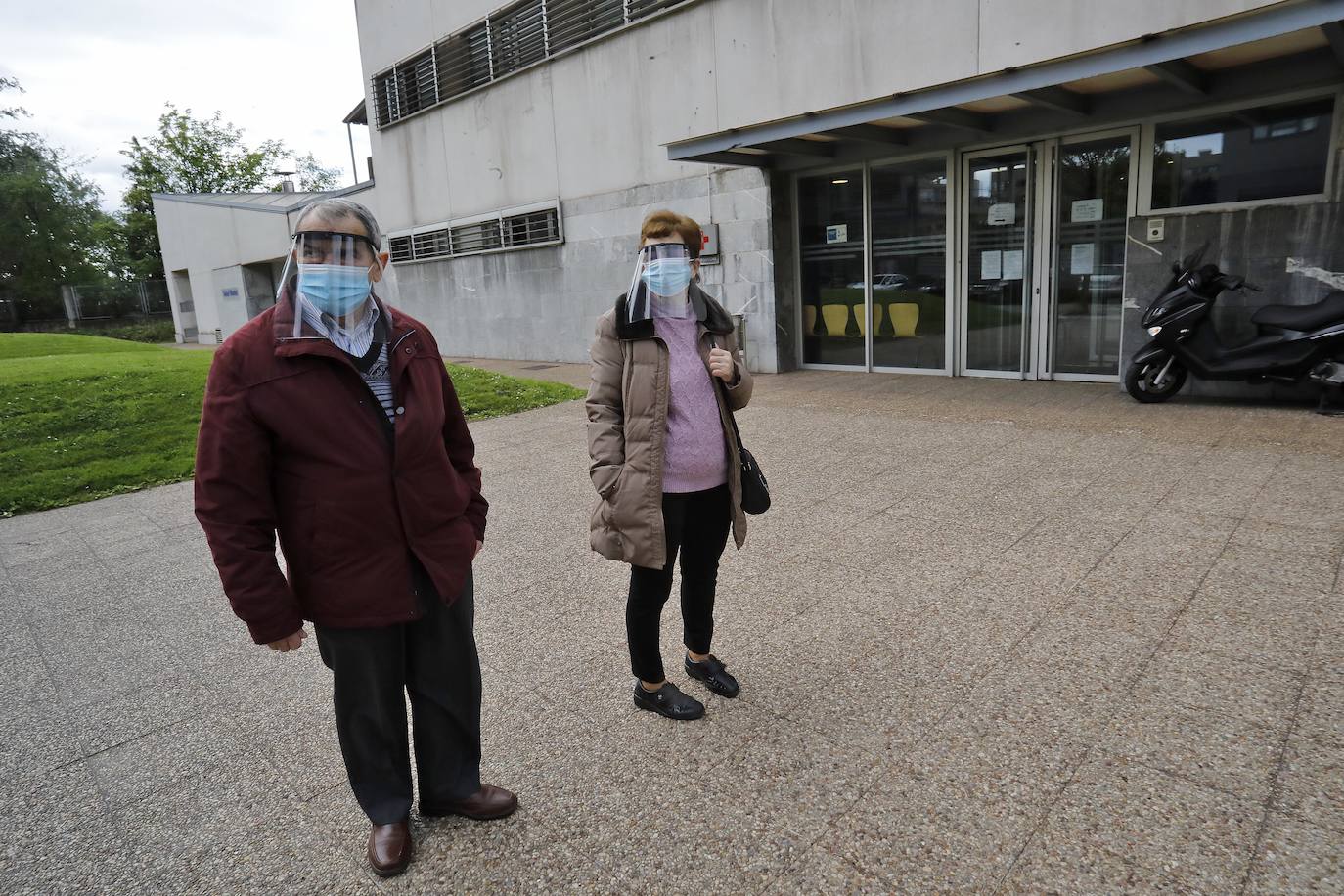 Después de casi cincuenta días de confinamiento, los asturianos continúan respetando las medidas del Estado de Alarma, a la espera de que llegue el sábado, fecha en la que se podrá salir a la calle para practicar ejercicio y dar paseos.