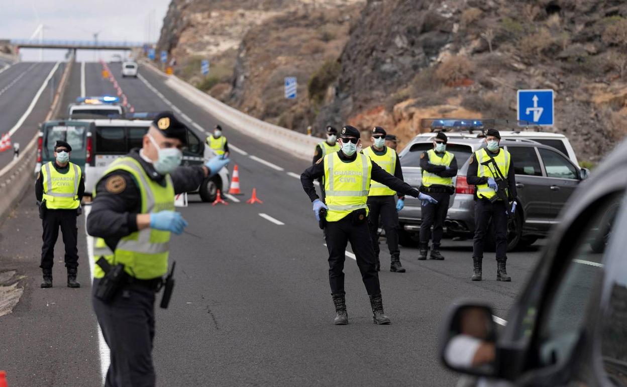 La DGT reforzará los controles en carretera para evitar desplazamientos este Puente de Mayo