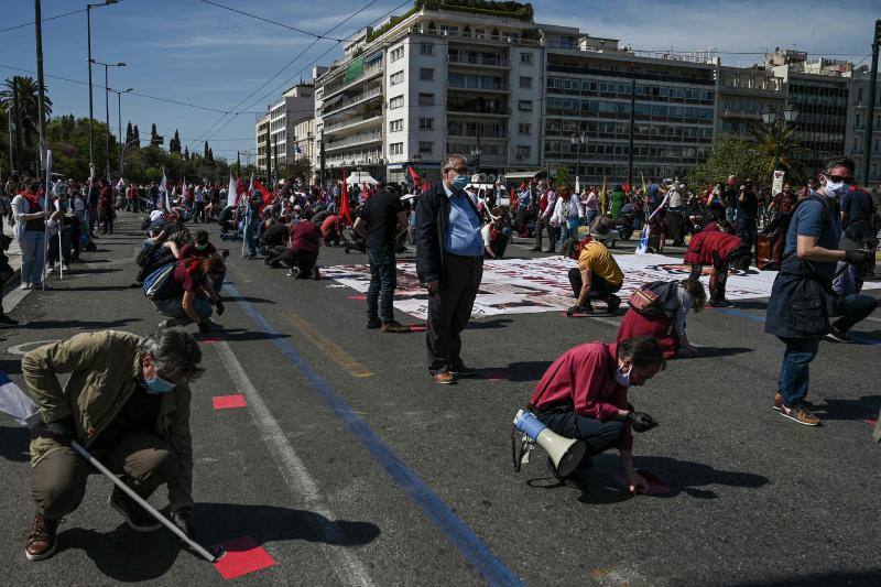 El coronavirus ha dejado imágenes insólitas durante las manifestaciones del 1 de mayo, Día del Trabajador, en todo el mundo. Eso sí, no ha podido con las protestas de países como Grecia, Turquía, Pakistán, Corea del Sur, Lituania o España.