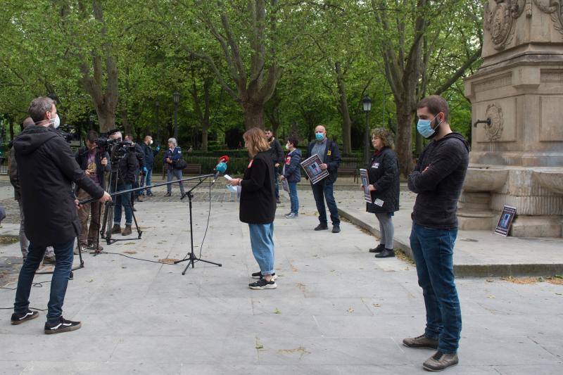 El coronavirus ha dejado imágenes insólitas durante las manifestaciones del 1 de mayo, Día del Trabajador, en todo el mundo. Eso sí, no ha podido con las protestas de países como Grecia, Turquía, Pakistán, Corea del Sur, Lituania o España. En la imagen, una protesta en Pamplona. 