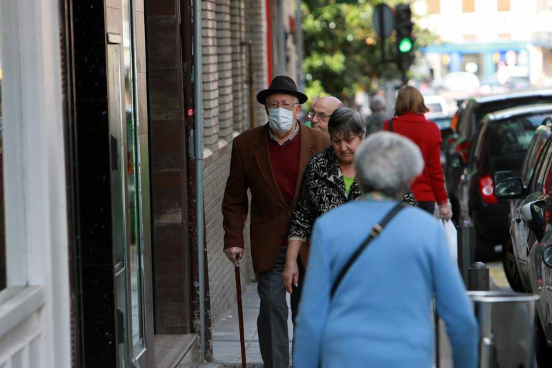 Desde las 6 de esta mañana, deportistas y paseantes reconquistaban las calles del Principado