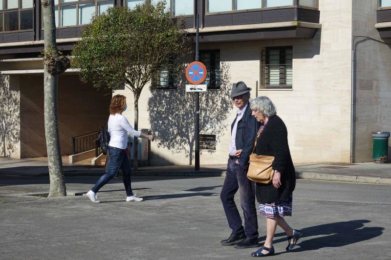 Desde las 6 de esta mañana, deportistas y paseantes reconquistaban las calles del Principado