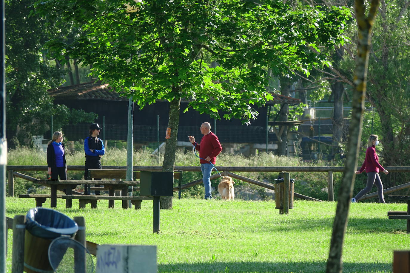 Desde las 6 de esta mañana, deportistas y paseantes reconquistaban las calles del Principado