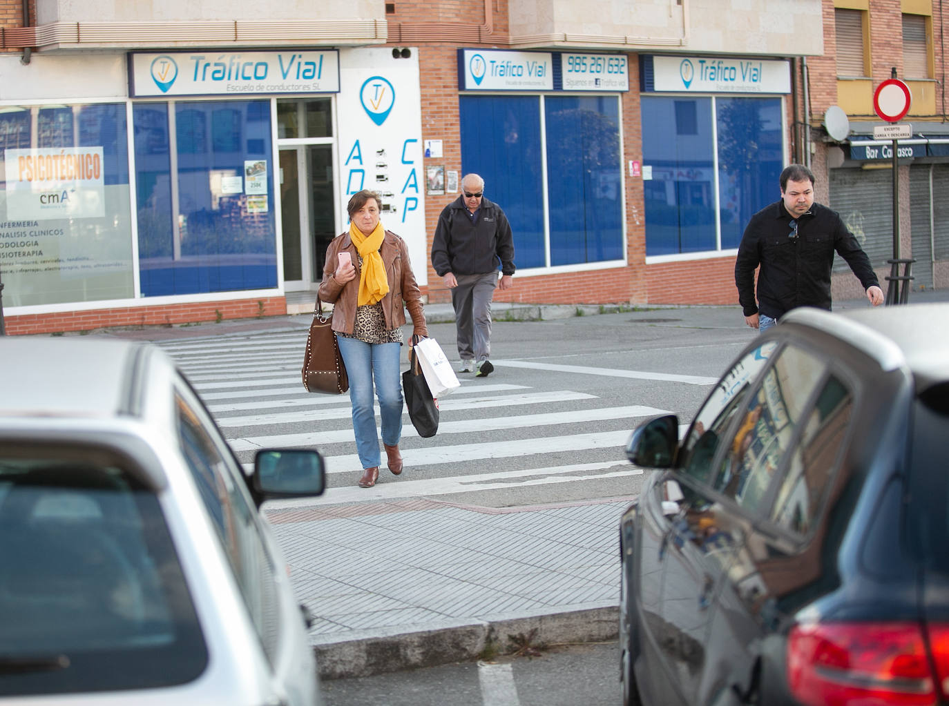 Desde las 6 de esta mañana, deportistas y paseantes reconquistaban las calles del Principado