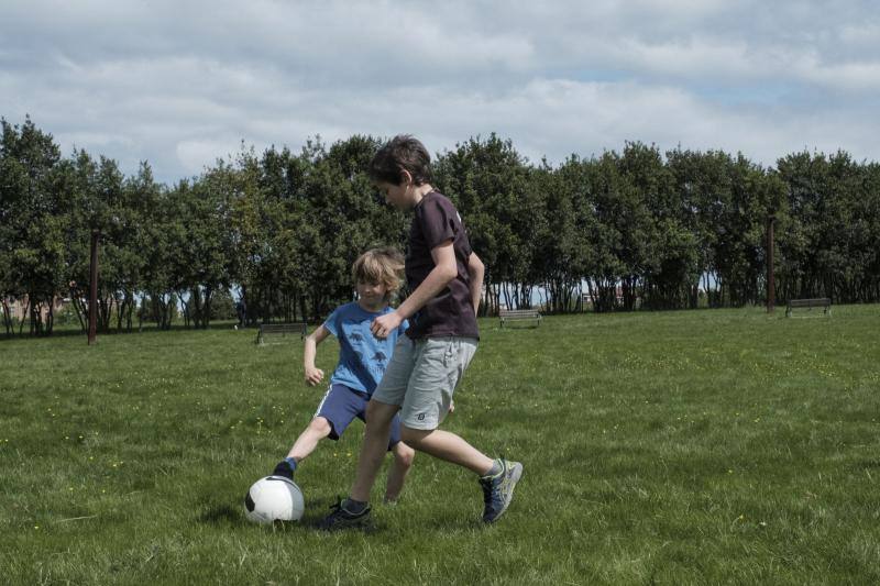 Desde las 6 de esta mañana, deportistas y paseantes reconquistaban las calles, paseos y playas tras más de 40 días confinados.