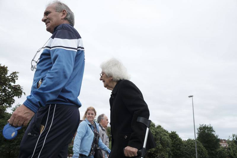 Desde las 6 de esta mañana, deportistas y paseantes reconquistaban las calles, paseos y playas tras más de 40 días confinados.