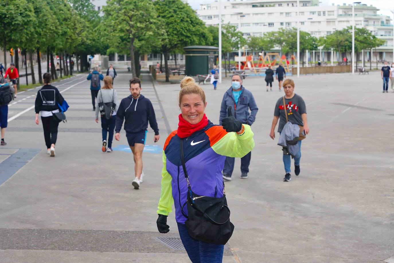 Desde las 6 de esta mañana, deportistas y paseantes reconquistaban las calles, paseos y playas tras más de 40 días confinados.