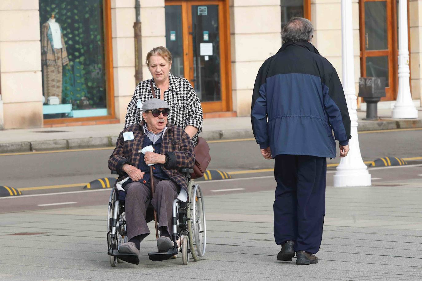 Desde las 6 de esta mañana, deportistas y paseantes reconquistaban las calles, paseos y playas tras más de 40 días confinados.