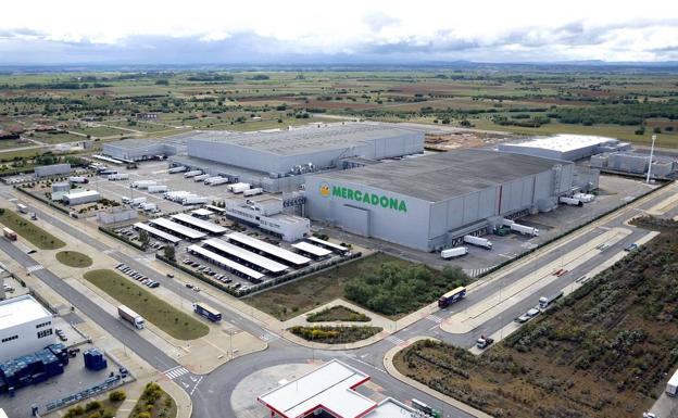 Mercadona: En Villadangos del Páramo está el centro desde el que llega la mercancía a las tiendas asturianas.