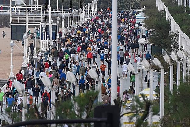Coronavirus | Los asturianos recuperan las calles y el Principado expresa su preocupación 