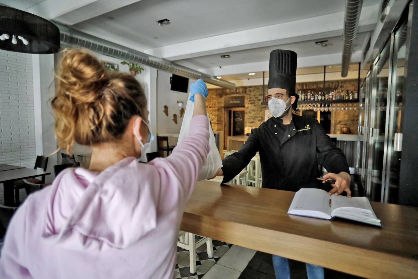 Después de un fin de semana en el que los asturianos comenzaron a salir de sus casas con el permiso por franjas temporales para hacer deporte, la región ha se adentra en la primera semana de desescalada. Comienza la fase cero, la que permitirá poco a poco ir retomando la actividad o a lo que el Gobierno ha llamado 'nueva normalidad'. 