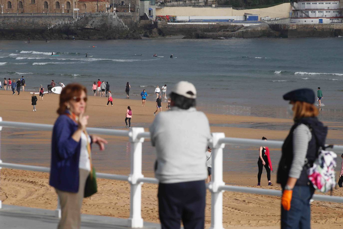 Después de un fin de semana en el que los asturianos comenzaron a salir de sus casas con el permiso por franjas temporales para hacer deporte, la región ha se adentra en la primera semana de desescalada. Comienza la fase cero, la que permitirá poco a poco ir retomando la actividad o a lo que el Gobierno ha llamado 'nueva normalidad'. 