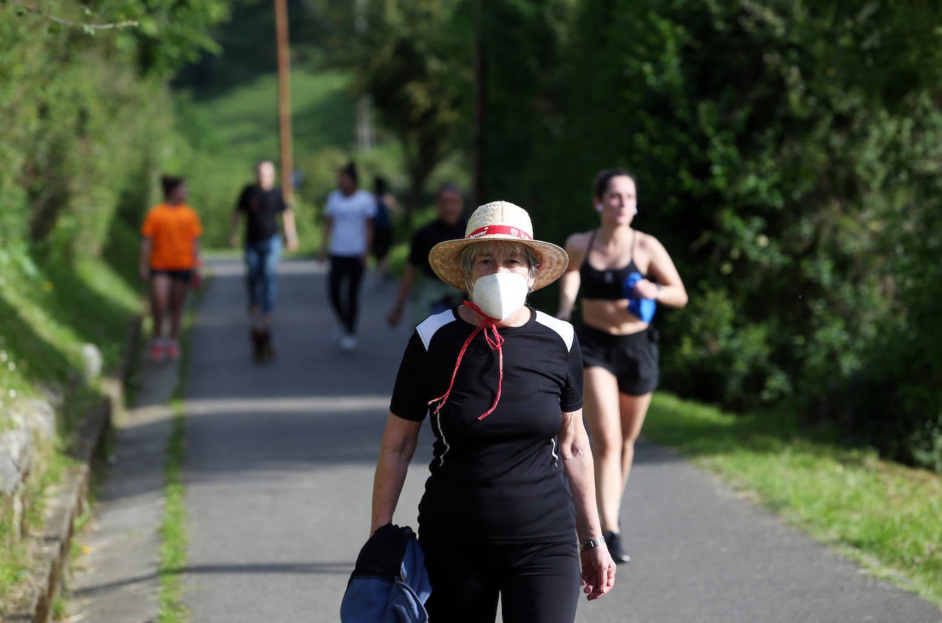 Después de un fin de semana en el que los asturianos comenzaron a salir de sus casas con el permiso por franjas temporales para hacer deporte, la región ha se adentra en la primera semana de desescalada. Comienza la fase cero, la que permitirá poco a poco ir retomando la actividad o a lo que el Gobierno ha llamado 'nueva normalidad'. 