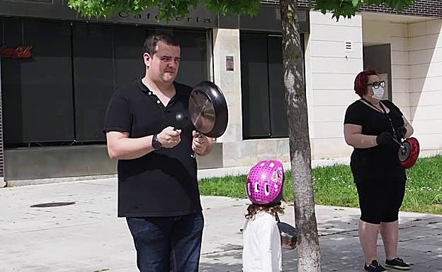 Vecinos de Nuevo Roces reclaman una mejora de las condiciones de desescalada para la hostelería