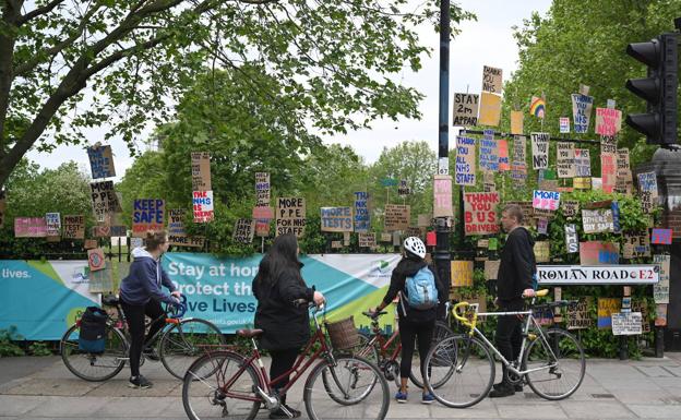 Carteles de apoyo a los trabajadores esenciales en Londres