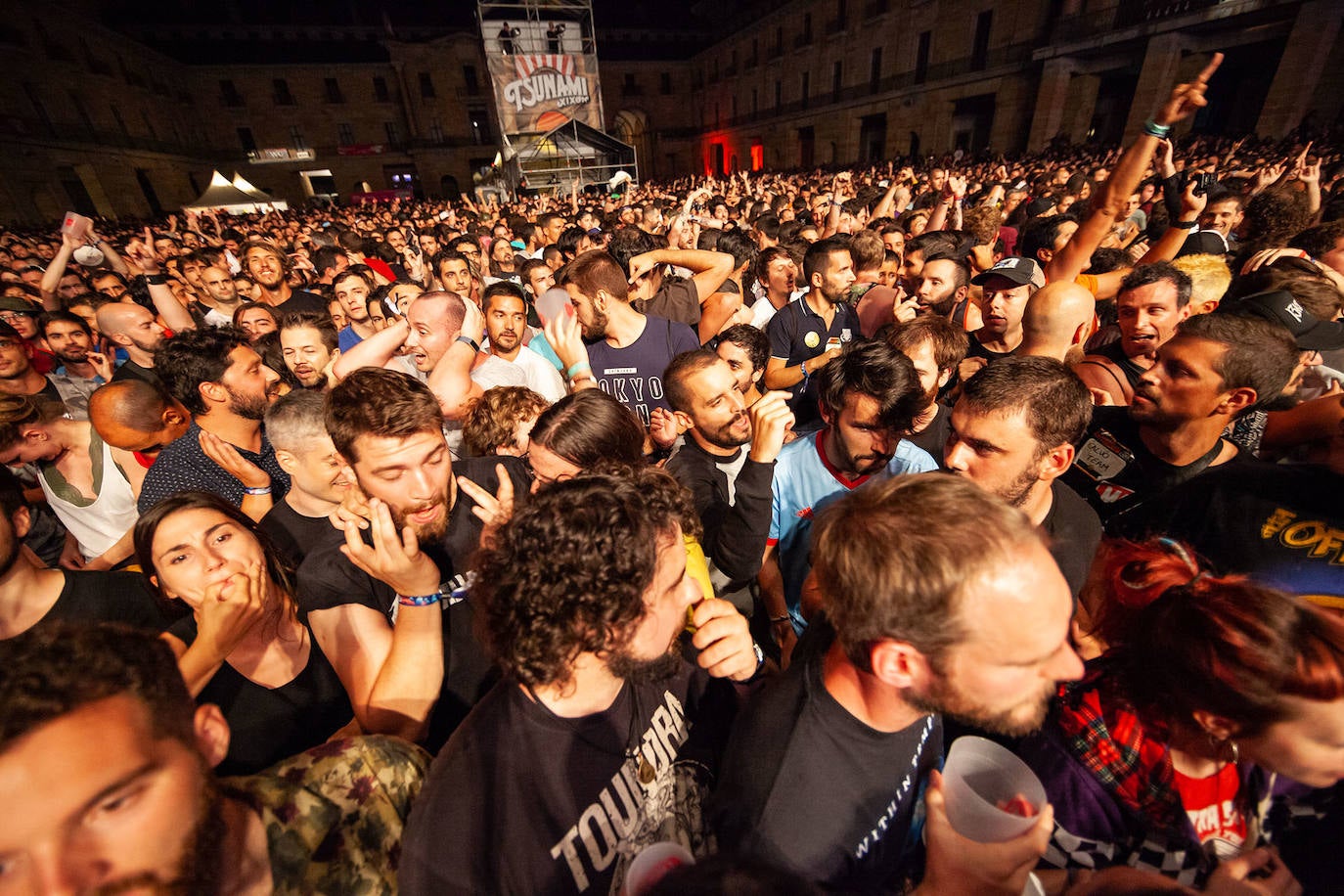 Público en el concierto de The Offspring en el patio de la Laboral para el festival Tsunami, en 2019. 