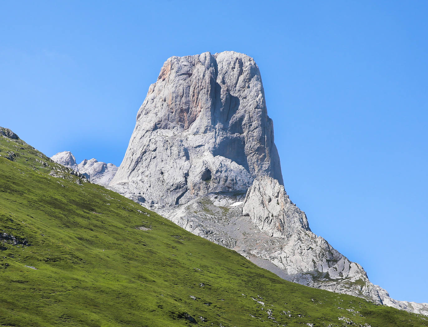 El picu Urriellu, situado en el Macizo de los Urrieles en los Picos de Europa.