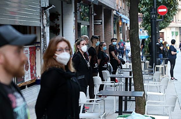 «Estamos de luto porque quieren enterrar al sector hostelero»