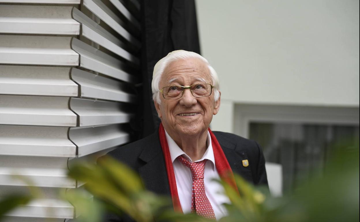 El asturiano padre Ángel, fundador de Mensajeros por la Paz. 