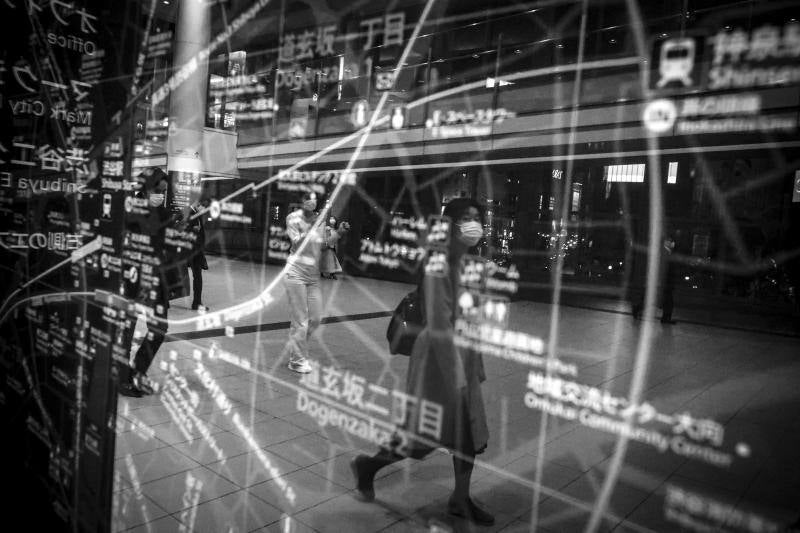 Recopilación de imágenes de las últimas semanas en Japón, en donde el confinamiento y las medidas de distancia se han convertido en el principal método para combatir la propagación del virus.