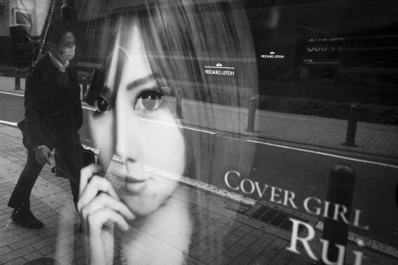 Recopilación de imágenes de las últimas semanas en Japón, en donde el confinamiento y las medidas de distancia se han convertido en el principal método para combatir la propagación del virus.