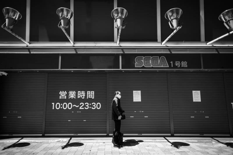 Recopilación de imágenes de las últimas semanas en Japón, en donde el confinamiento y las medidas de distancia se han convertido en el principal método para combatir la propagación del virus.