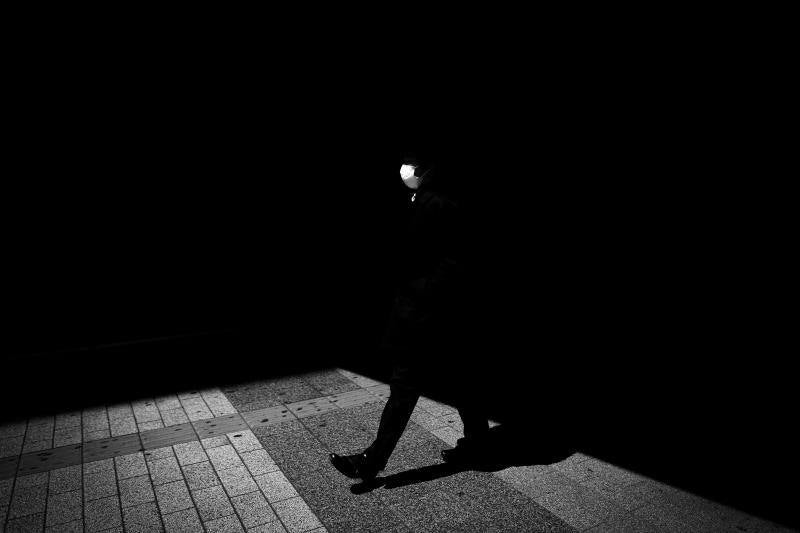 Recopilación de imágenes de las últimas semanas en Japón, en donde el confinamiento y las medidas de distancia se han convertido en el principal método para combatir la propagación del virus.